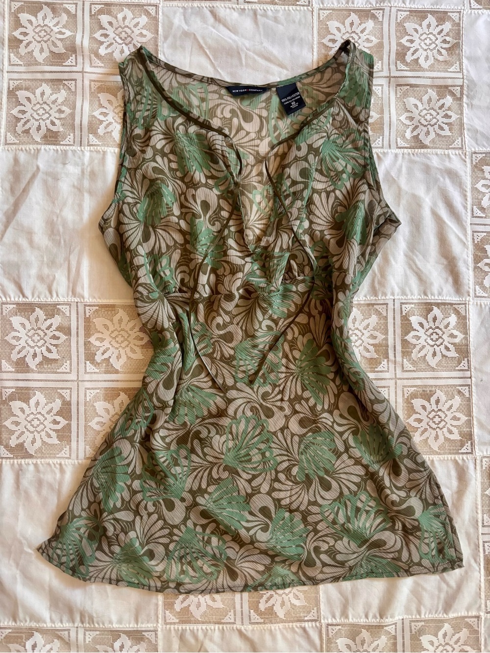 New York & Company Olive Green Floral Sleeveless V-Neck Top